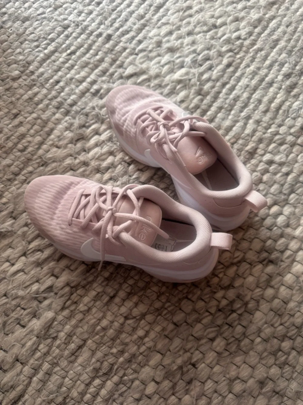 Nike Zoom Bella 6 barely rose sneakers shoes size 7.5 - Picture 3 of 5